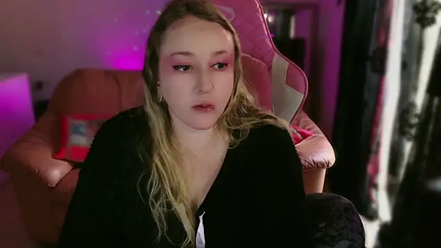 kisicaxx online show from 02.17.25