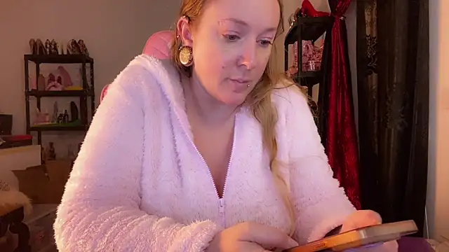 kisicaxx online show from 11.13.25