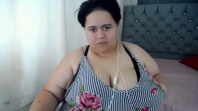 hotlesby4uxxx online show from 12.12.24