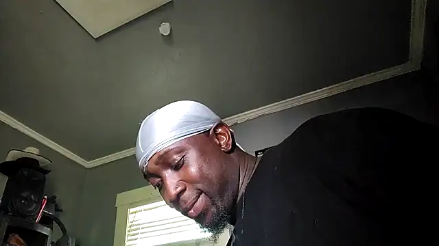 Snapshot of Tramontas chatting on 09.10.25 Tramontas online show from 09.10.25