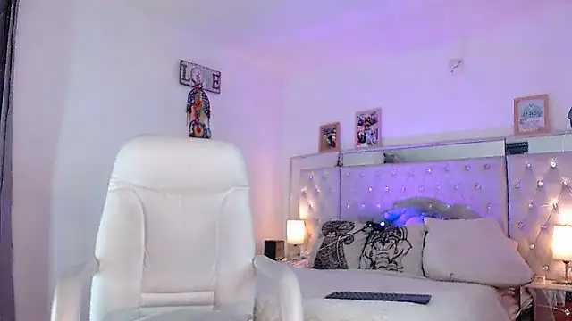 hollythomson online show from 01.14.25