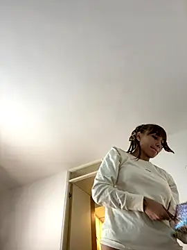 hollythomson online show from 10.22.25