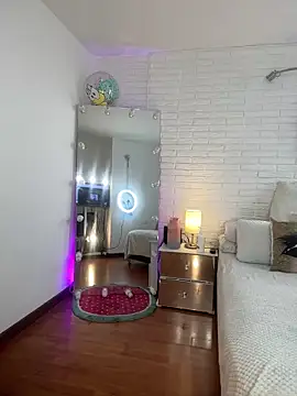 hollythomson online show from 02.11.26