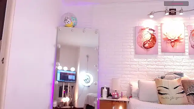 hollythomson online show from 03.02.26