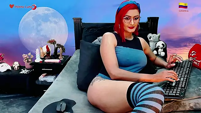 Snapshot of Hanna_Luna chatting on 12.20.25 Hanna Luna online show from 12.20.25