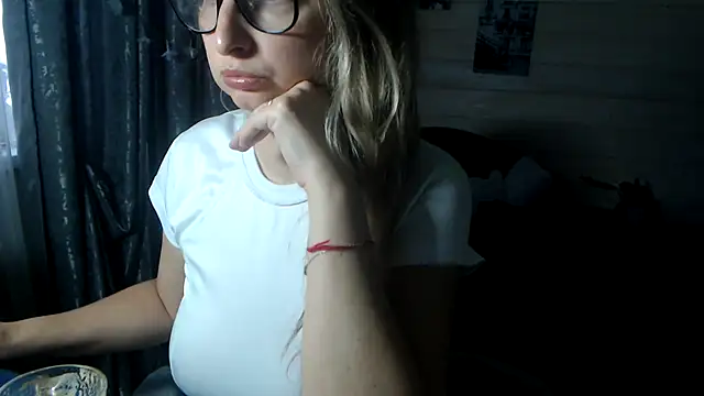 RubiLakros online show from 11.03.25