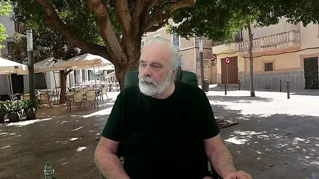 Snapshot of madriano chatting on 05.20.26 madriano online show from 05.20.26