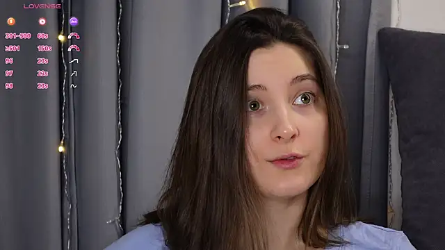 Snapshot of BeckyMartens chatting on 10.25.25 BeckyMartens online show from 10.25.25