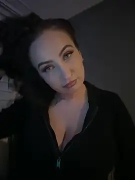 Snapshot of itsCassie chatting on 02.12.25 itsCassie online show from 02.12.25