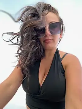 Snapshot of itsCassie chatting on 10.15.25 itsCassie online show from 10.15.25