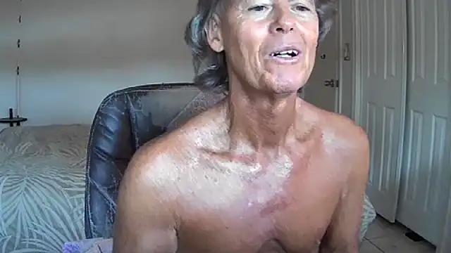 Snapshot of nakeedcowboi65 chatting on 06.18.26 nakeedcowboi65 online show from 06.18.26
