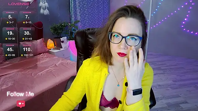 AngelaWhiti online show from 02.12.25