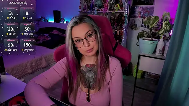 Snapshot of ChloeKohaku chatting on 02.17.25 ChloeKohaku online show from 02.17.25