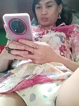 Snapshot of QueenSoreal chatting on 02.12.26 QueenSoreal online show from 02.12.26