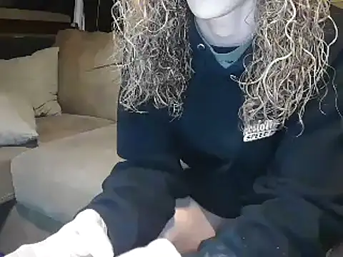 Snapshot of AshleyRain chatting on 12.02.25 AshleyRain online show from 12.02.25