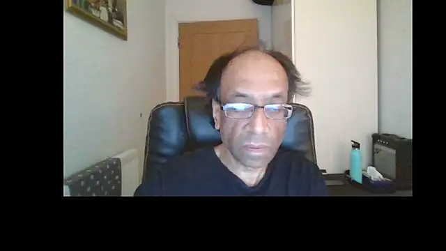 Snapshot of rauncher1 chatting on 06.01.26 rauncher1 online show from 06.01.26