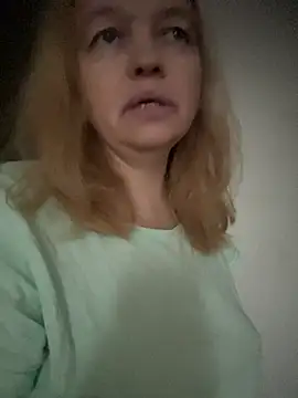 Snapshot of Susanel chatting on 12.23.24 Susanel online show from 12.23.24