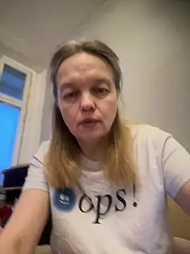 Snapshot of Susanel chatting on 01.01.25 Susanel online show from 01.01.25