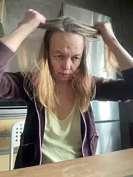 Snapshot of Susanel chatting on 01.15.25 Susanel online show from 01.15.25