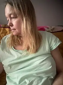 Snapshot of Susanel chatting on 01.16.25 Susanel online show from 01.16.25