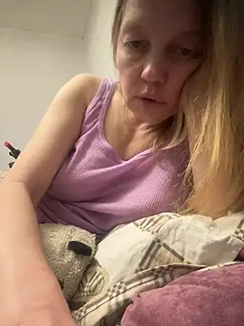 Snapshot of Susanel chatting on 01.16.25 Susanel online show from 01.16.25