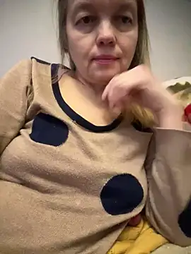 Snapshot of Susanel chatting on 01.17.25 Susanel online show from 01.17.25