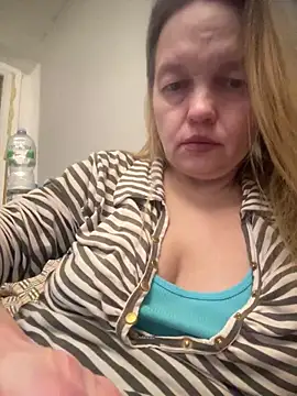 Snapshot of Susanel chatting on 01.23.25 Susanel online show from 01.23.25