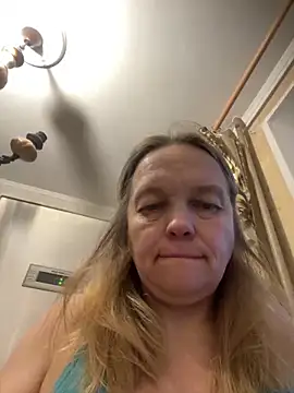 Snapshot of Susanel chatting on 01.25.25 Susanel online show from 01.25.25