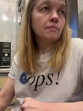 Snapshot of Susanel chatting on 01.26.25 Susanel online show from 01.26.25