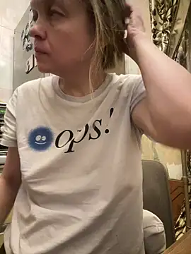 Snapshot of Susanel chatting on 01.26.25 Susanel online show from 01.26.25