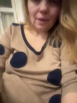 Snapshot of Susanel chatting on 01.30.25 Susanel online show from 01.30.25