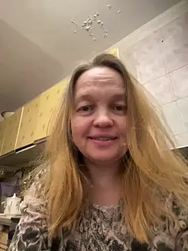 Snapshot of Susanel chatting on 02.02.25 Susanel online show from 02.02.25