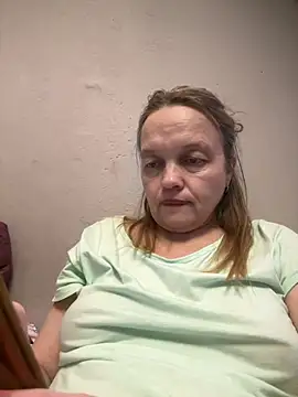 Snapshot of Susanel chatting on 02.08.25 Susanel online show from 02.08.25