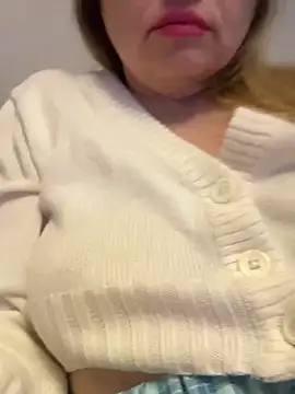 Snapshot of Susanel chatting on 02.11.25 Susanel online show from 02.11.25