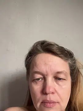 Snapshot of Susanel chatting on 02.12.25 Susanel online show from 02.12.25