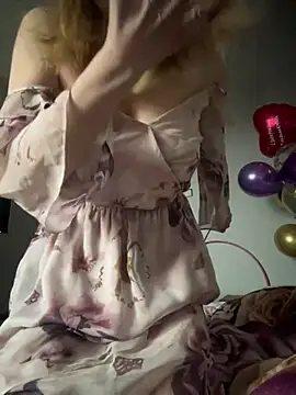 Snapshot of Susanel chatting on 02.14.25 Susanel online show from 02.14.25