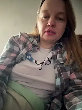 Snapshot of Susanel chatting on 02.16.25 Susanel online show from 02.16.25