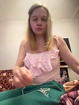 Snapshot of Susanel chatting on 02.20.25 Susanel online show from 02.20.25