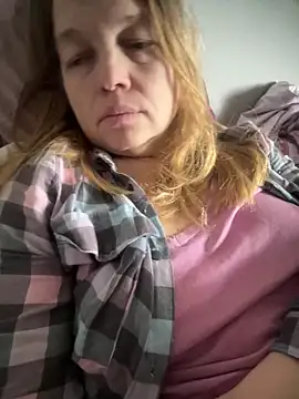 Snapshot of Susanel chatting on 02.21.25 Susanel online show from 02.21.25