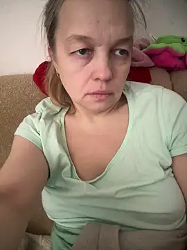 Snapshot of Susanel chatting on 02.28.25 Susanel online show from 02.28.25