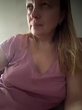 Snapshot of Susanel chatting on 03.06.25 Susanel online show from 03.06.25