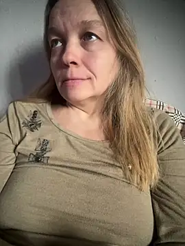 Snapshot of Susanel chatting on 03.15.25 Susanel online show from 03.15.25