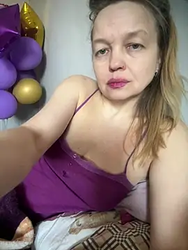 Snapshot of Susanel chatting on 03.16.25 Susanel online show from 03.16.25