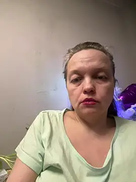 Snapshot of Susanel chatting on 03.16.25 Susanel online show from 03.16.25