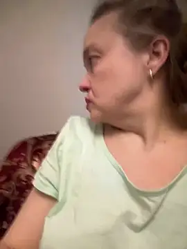 Snapshot of Susanel chatting on 03.22.25 Susanel online show from 03.22.25