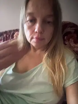 Snapshot of Susanel chatting on 09.14.25 Susanel online show from 09.14.25