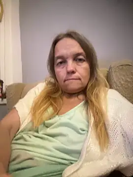 Snapshot of Susanel chatting on 09.14.25 Susanel online show from 09.14.25