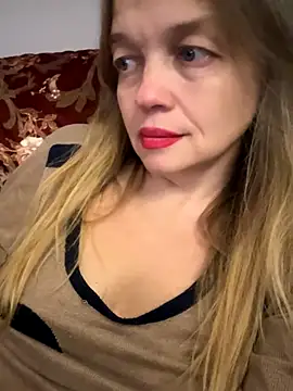 Snapshot of Susanel chatting on 09.17.25 Susanel online show from 09.17.25