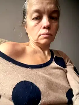 Snapshot of Susanel chatting on 09.19.25 Susanel online show from 09.19.25