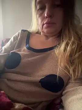 Snapshot of Susanel chatting on 09.20.25 Susanel online show from 09.20.25